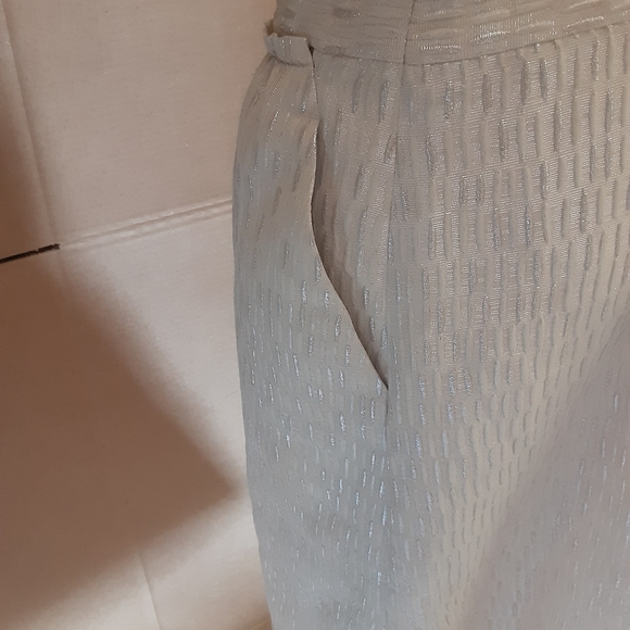 Talbots size 18 also has pockets the color cream - Picture 3 of 3